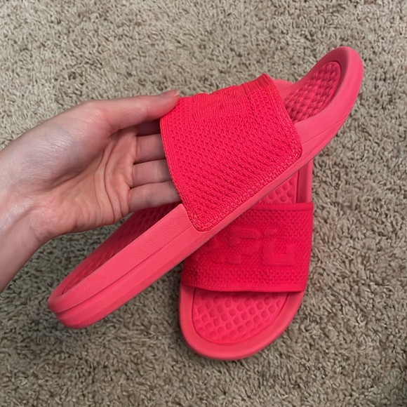 APL Women’s Techloom Pink Slides - Picture 3 of 3